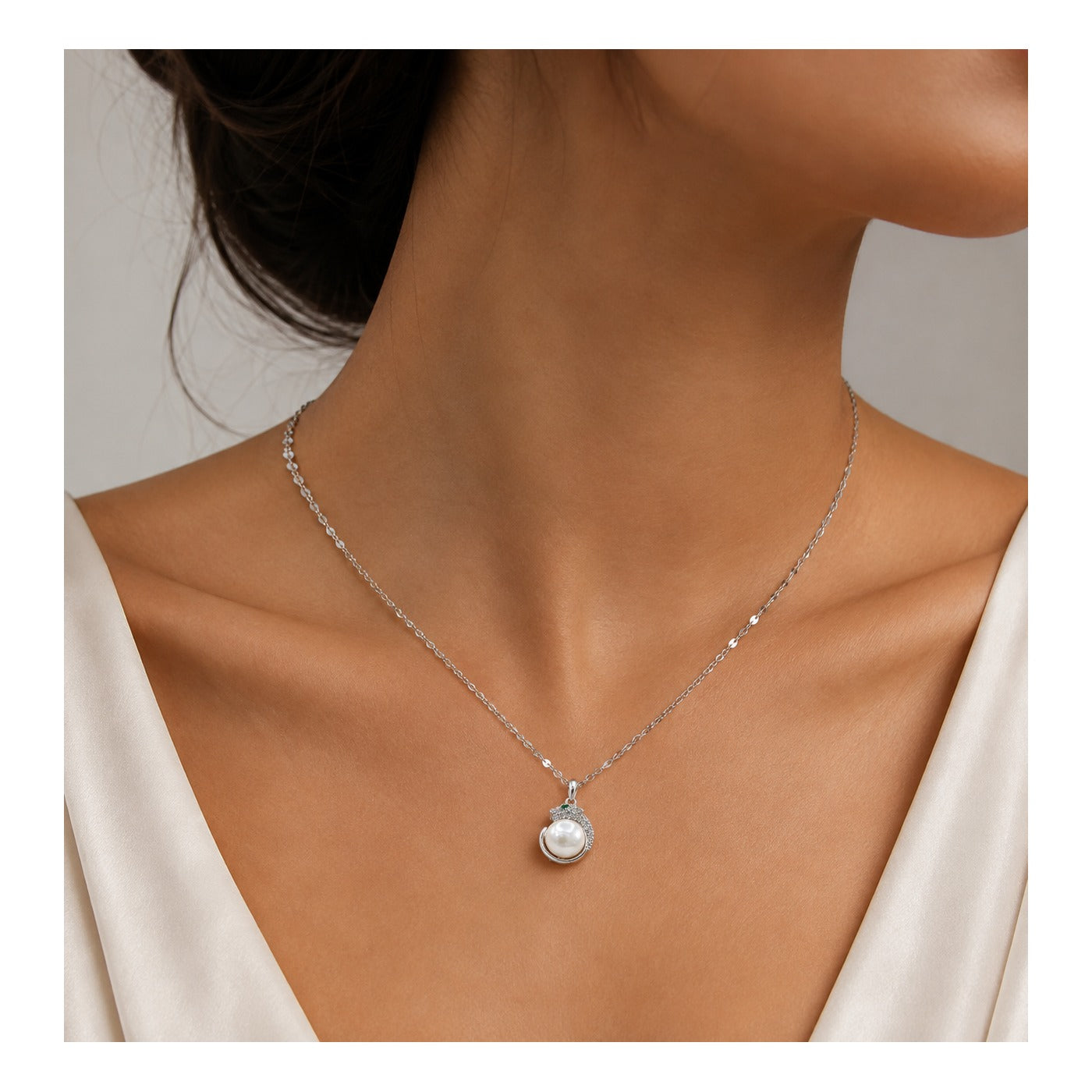 Sana Pearl Halo Pendant